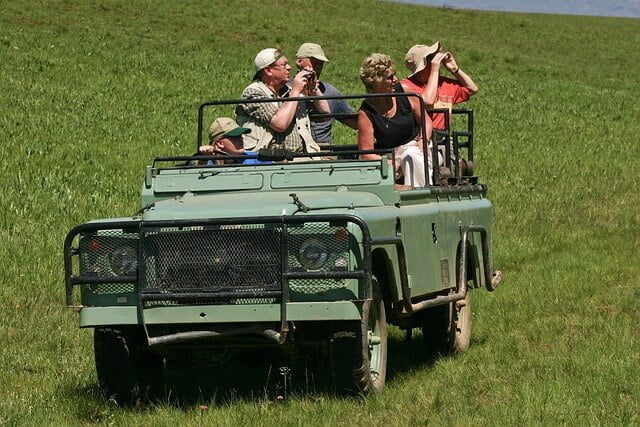 land-rover-JEEP (1) Safari Jeep car